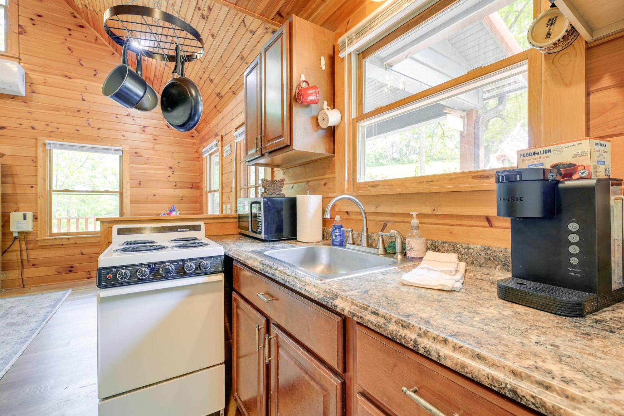 Quaint Blue Ridge Cabin Rental With On-Site Stream! Sparta Exterior foto